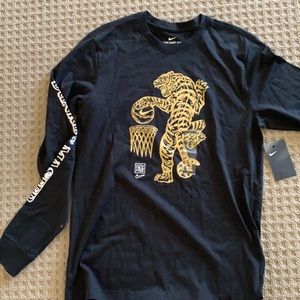 Men’s Nike long sleeve too